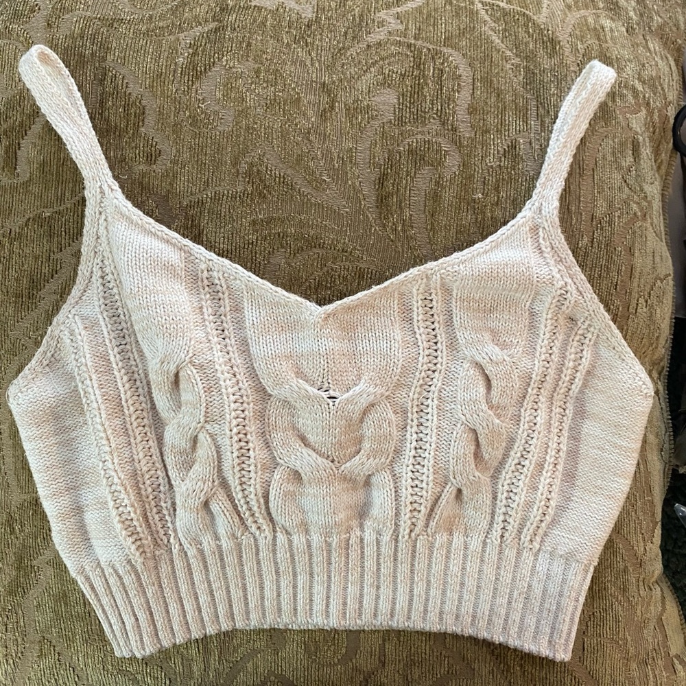 Cream knit crop top. Women’s Size Medium.  Lightly Worn